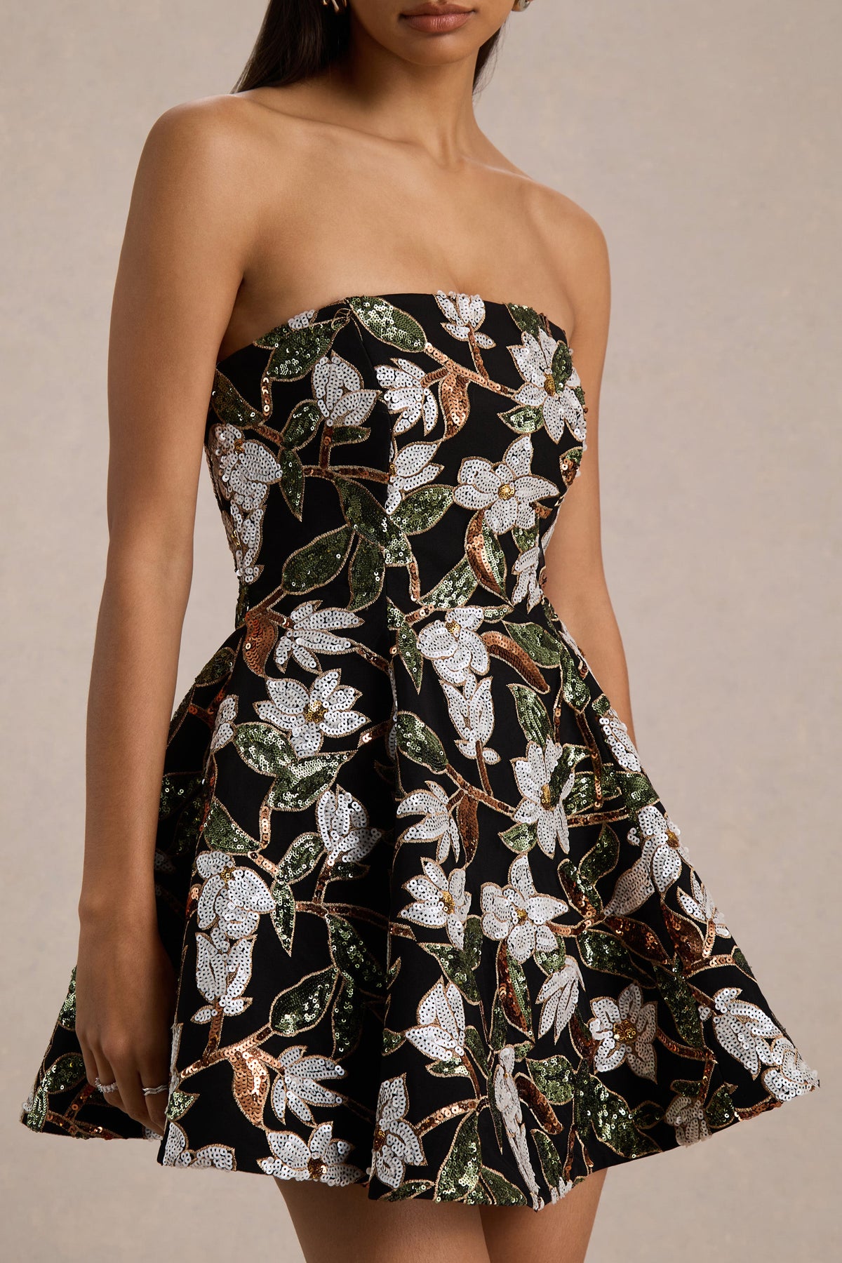 Sparky | Vestido corto de tubo con adornos florales en negro y bronce