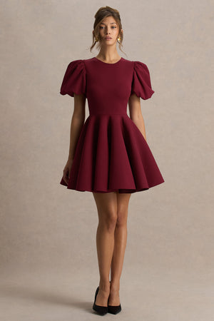 Emelia | Vestido Corto Skater Burdeos con Mangas Abullonadas
