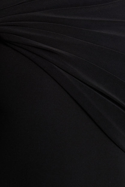 Alexia | Vestido Largo Negro De Escote Asimétrico Con Apliques y Detalle Fruncido