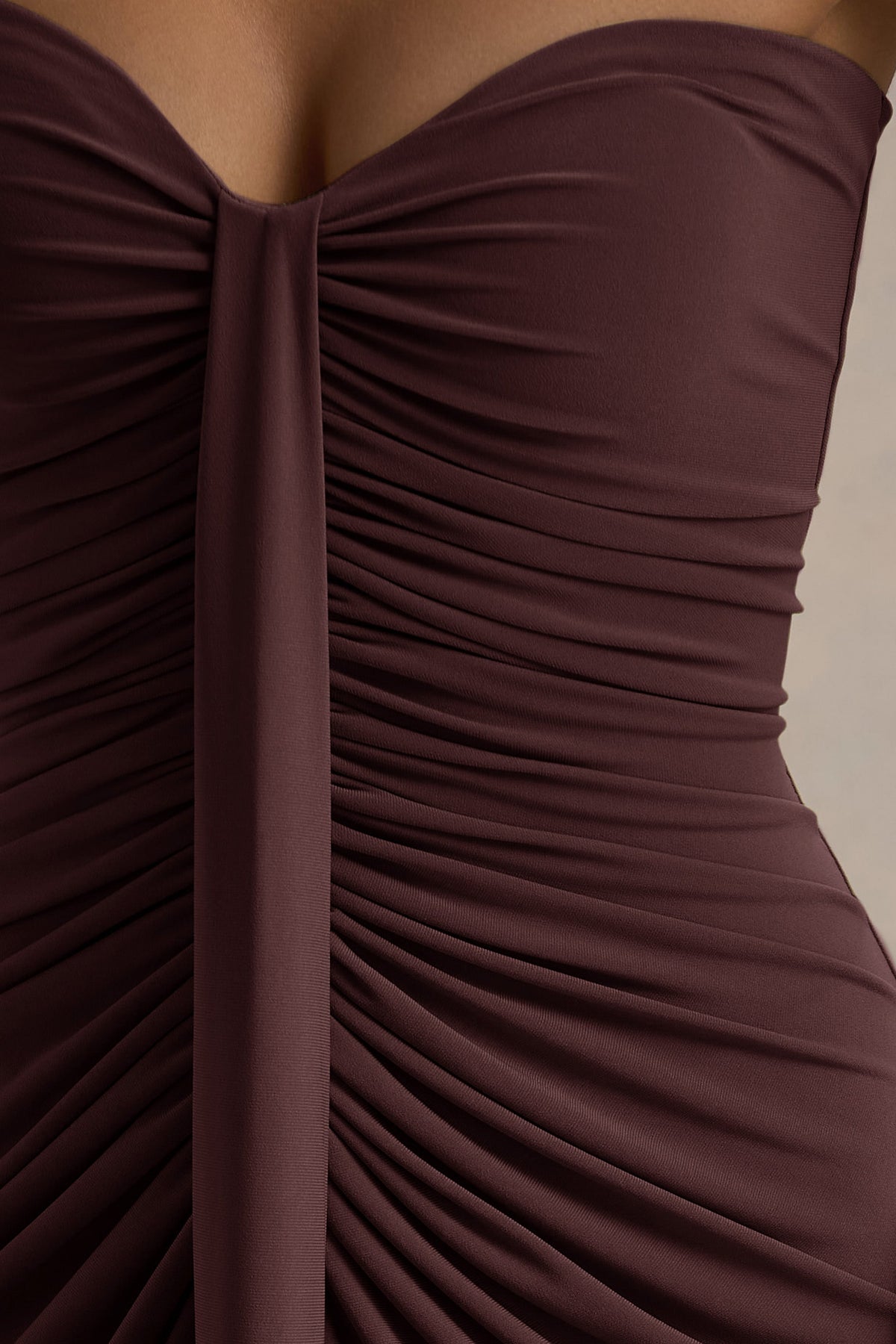Ali | Vestido largo Marrón con escote corazón y detalles fruncidos
