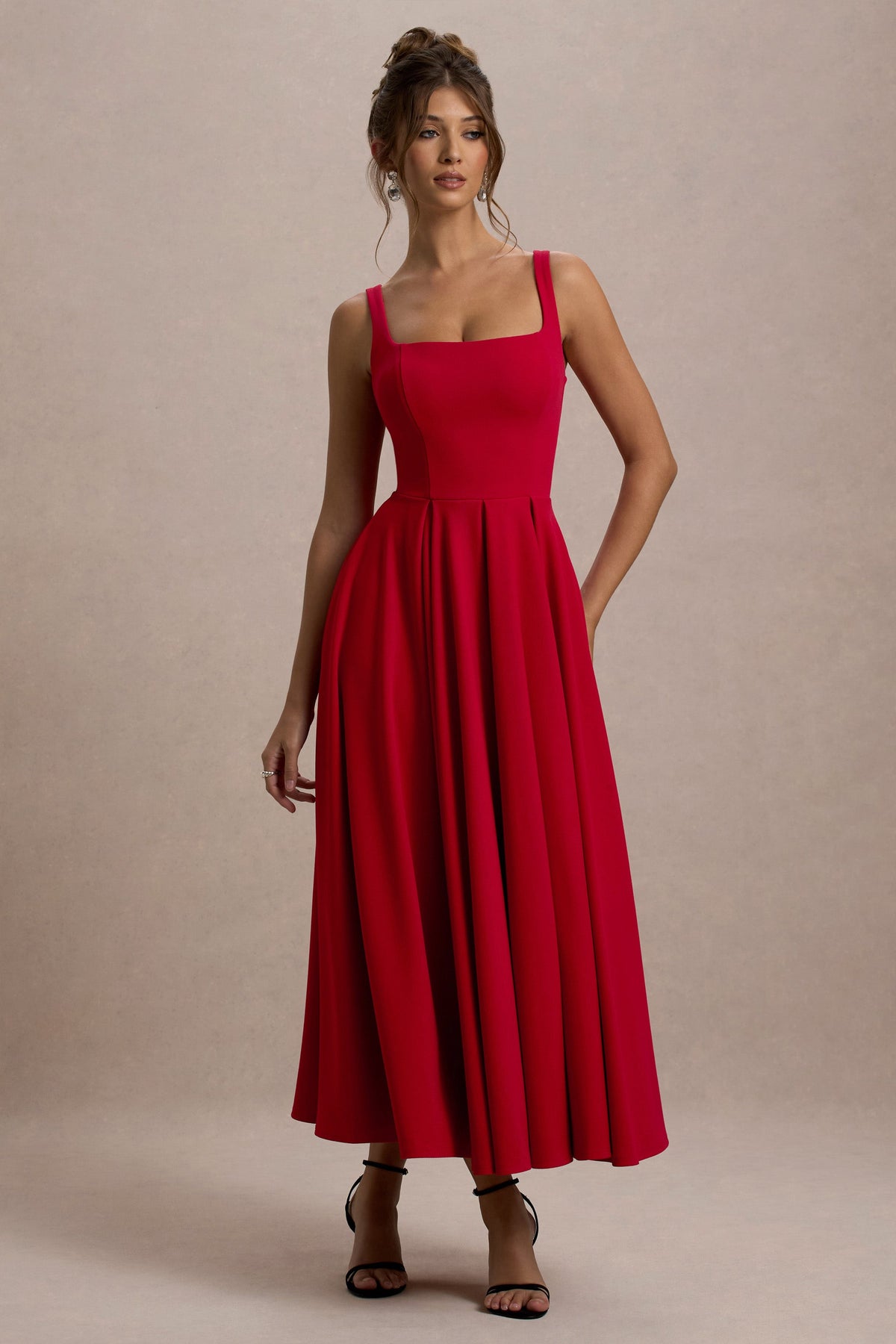 Parina | Vestido midi rojo con escote cuadrado y falda voluminosa