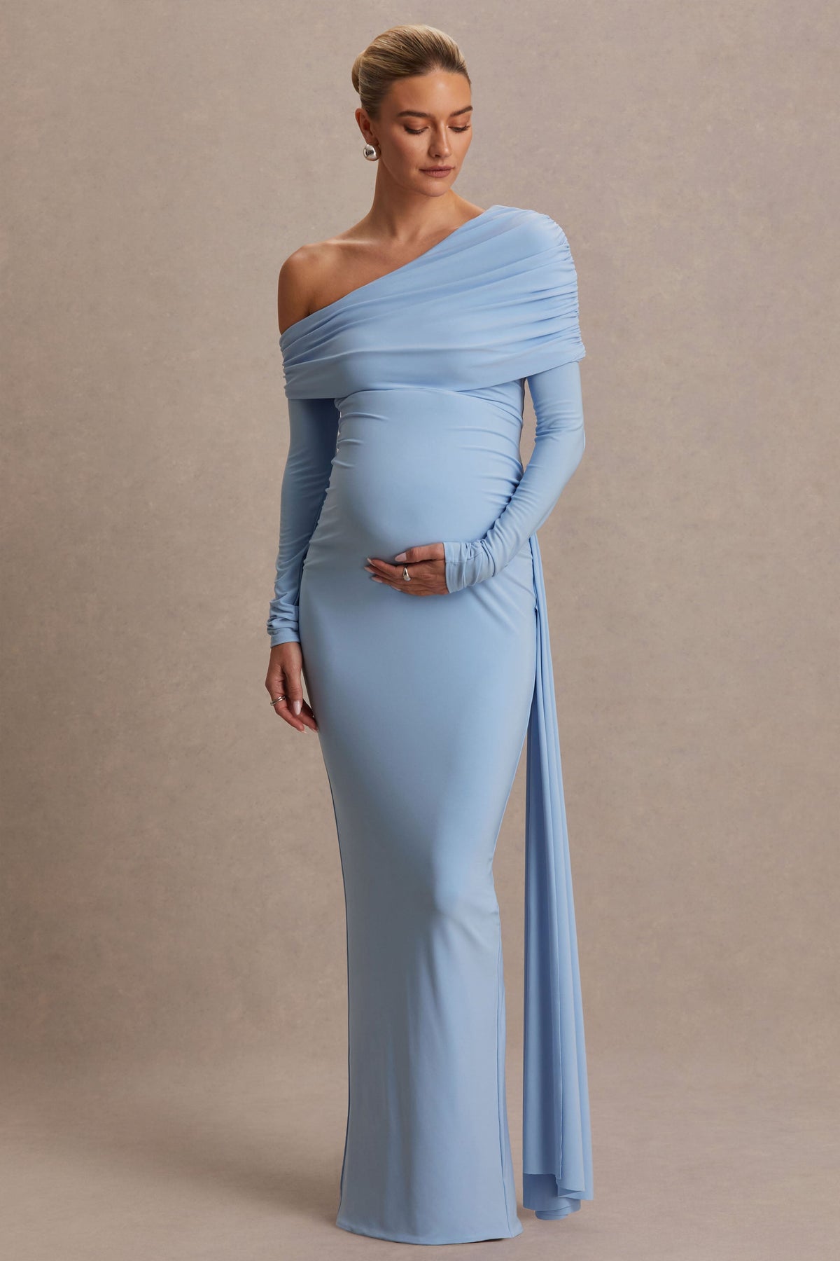 Amara | Vestido Largo Azul Celeste con Escote Asimétrico y Detalle de Fajín