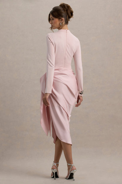 Raffie | Vestido Midi satinado rosa con mangas largas y drapeado lateral