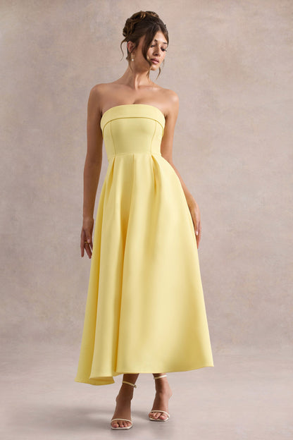 Annalise | Vestido midi en amarillo limón con escote bandeau y falda plisada