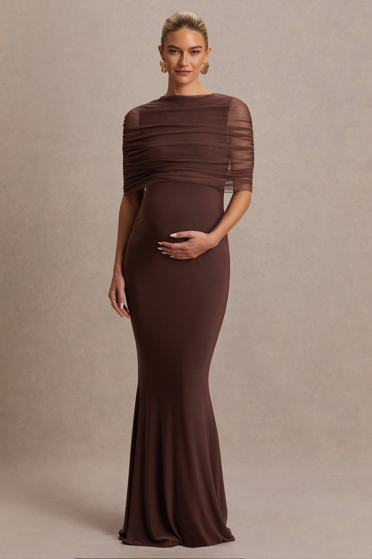 Zaria | Vestido Largo Marrón con Escote Redondo y Capa Superpuesta
