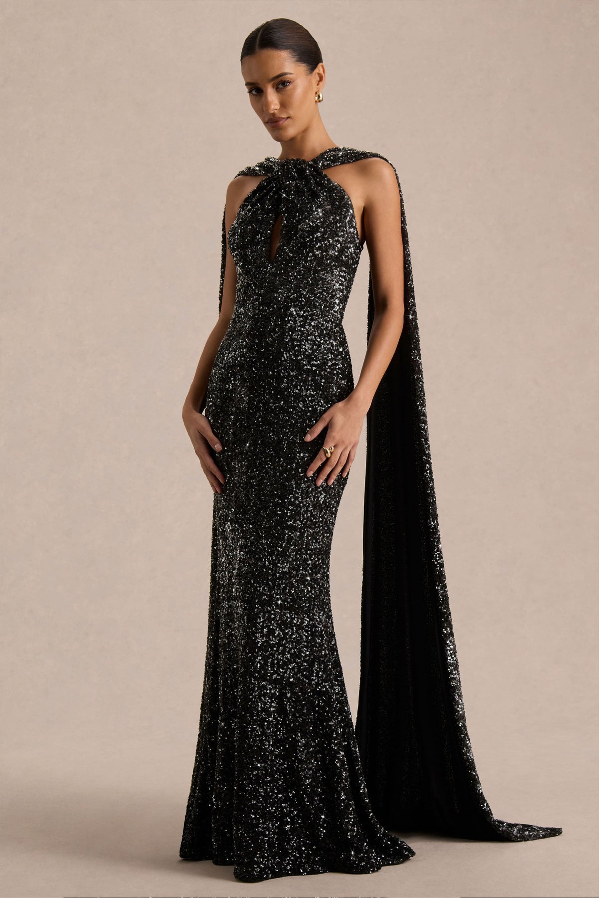 Renelle | Vestido Largo de Lentejuelas Negras y Escote Halter