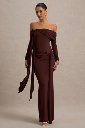 Jovie | Vestido largo marrón de mangas largas con escote bardot y detalle de nudo y lazo