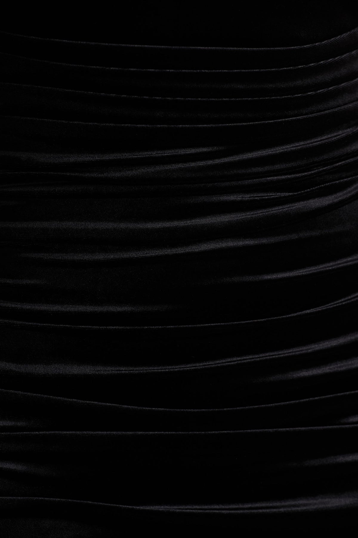 Chrissy | Vestido Midi de Terciopelo Negro con Escote Cuadrado Mangas de Malla y Detalles Fruncidos