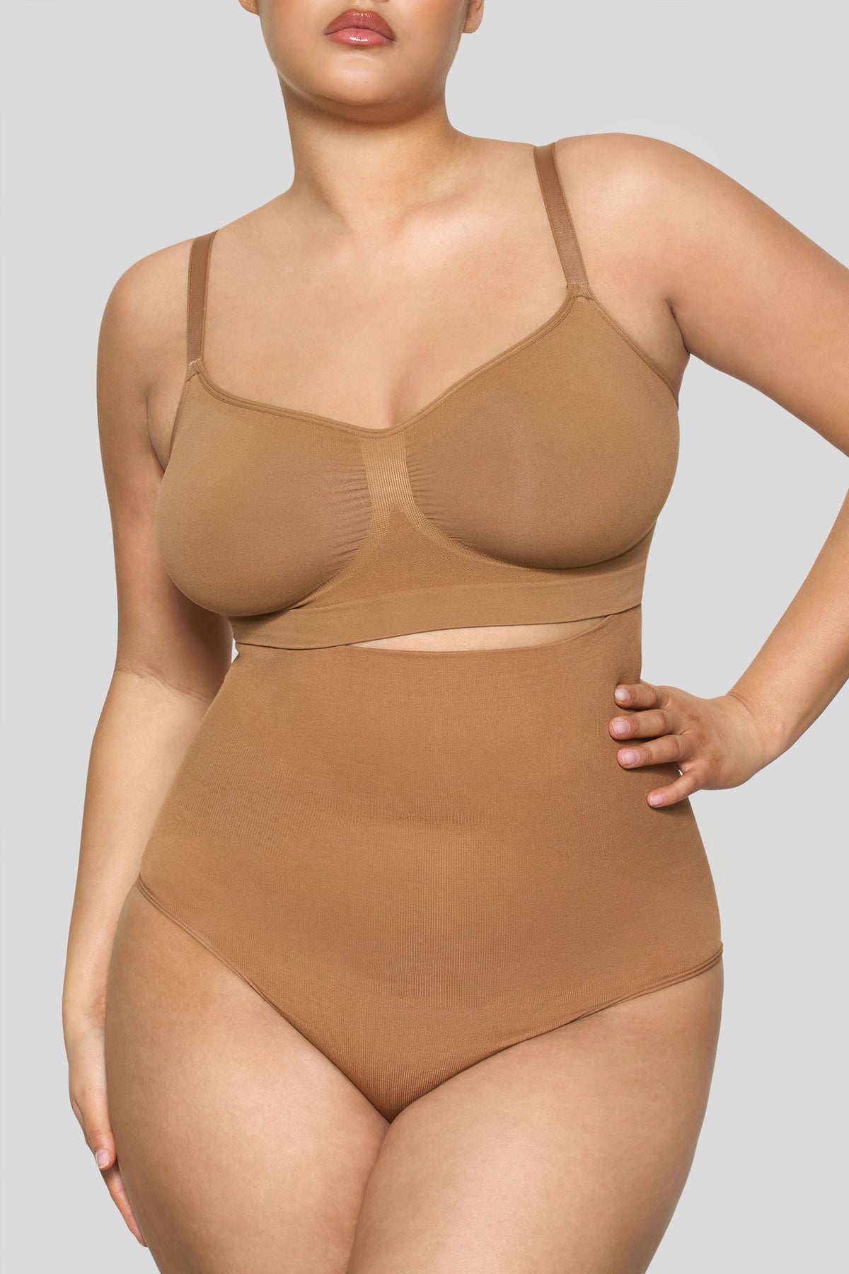 BOOMBA | Faja moldeadora de talle alto en color caramelo