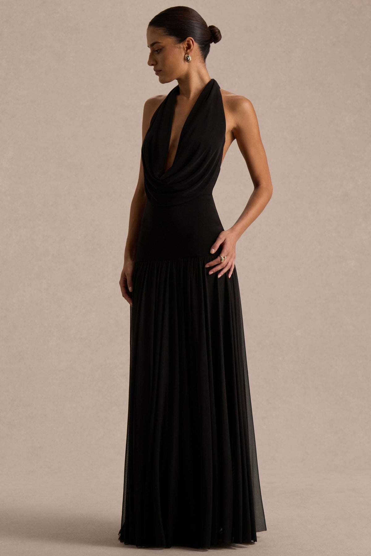 Verity | Vestido largo negro de cuello en V profundo con falda transparente