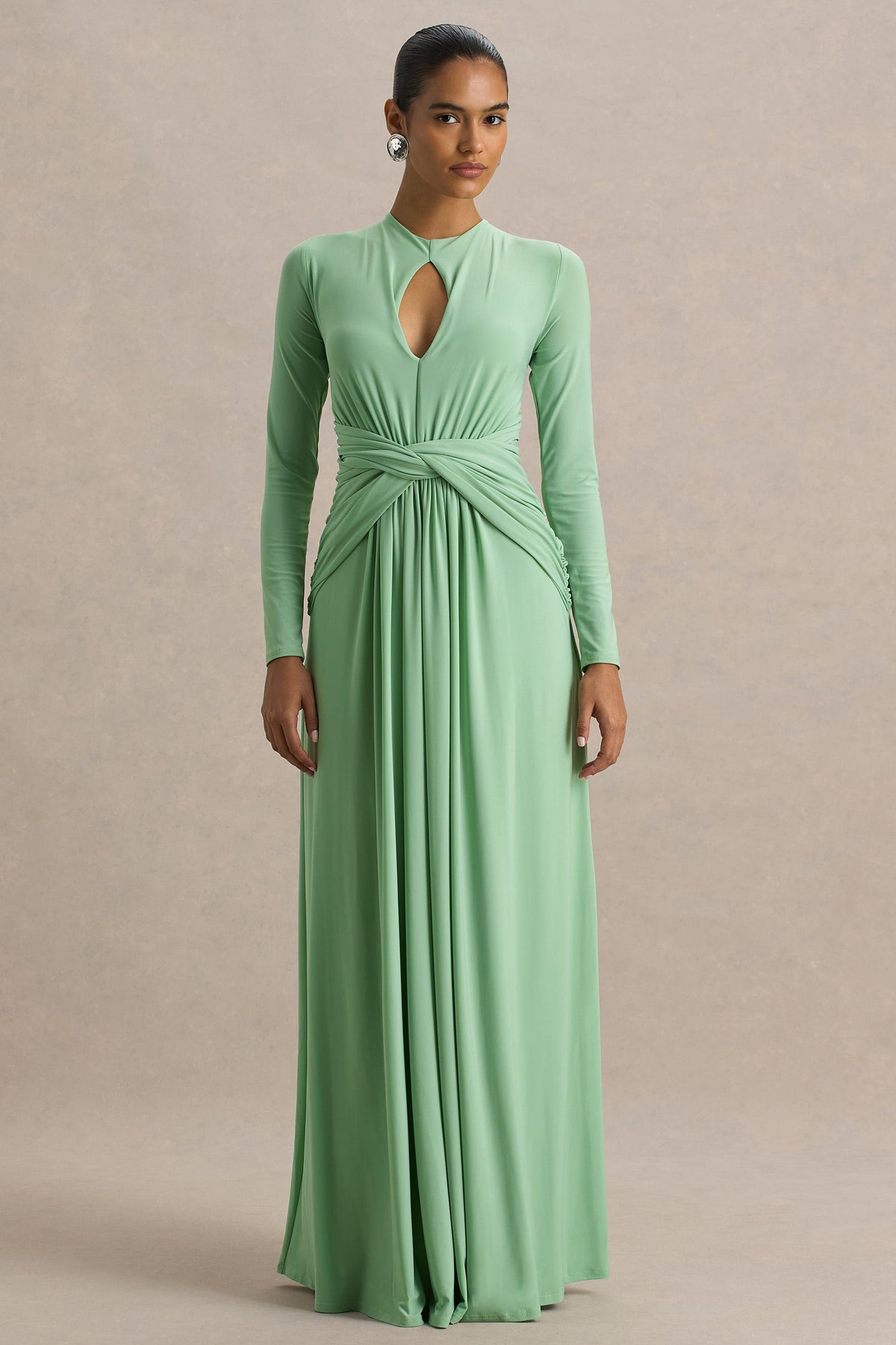 With Me | Vestido largo verde de cuello alto con frunces y aberturas