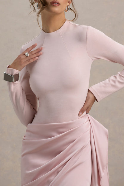 Raffie | Vestido Midi satinado rosa con mangas largas y drapeado lateral