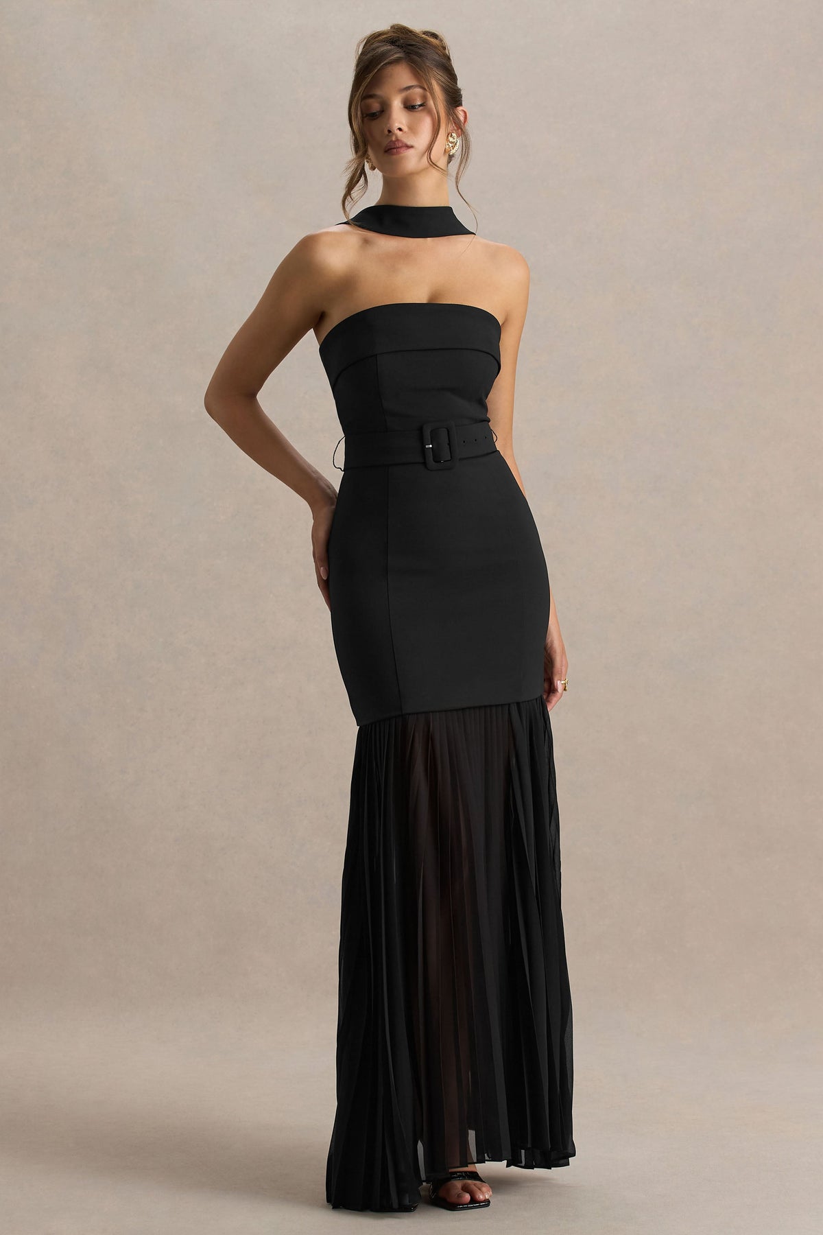 Jaquetta | Vestido largo negro con cinturón y falda plisada de gasa