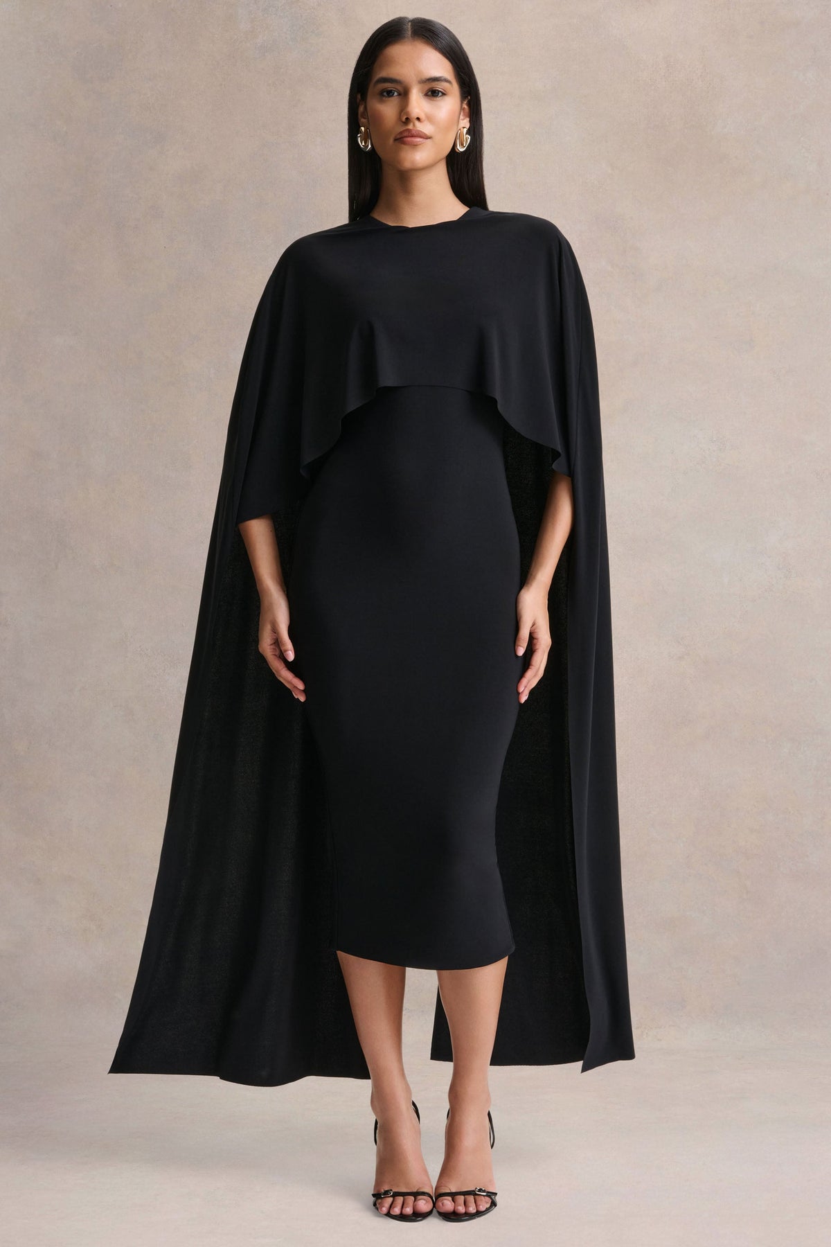 Kalani | Vestido Midi Negro con Cuello Redondo y Mangas Tipo Capa