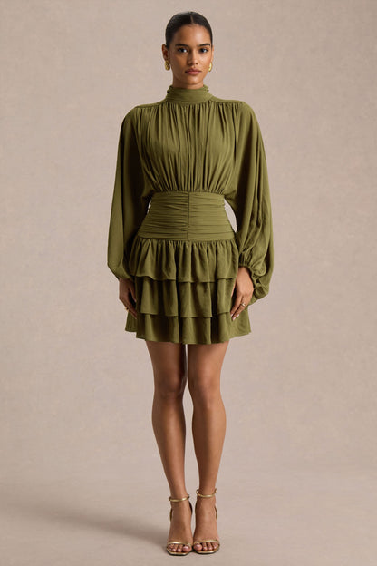 Imma | Vestido corto de cuello alto en color oliva con detalles de volantes