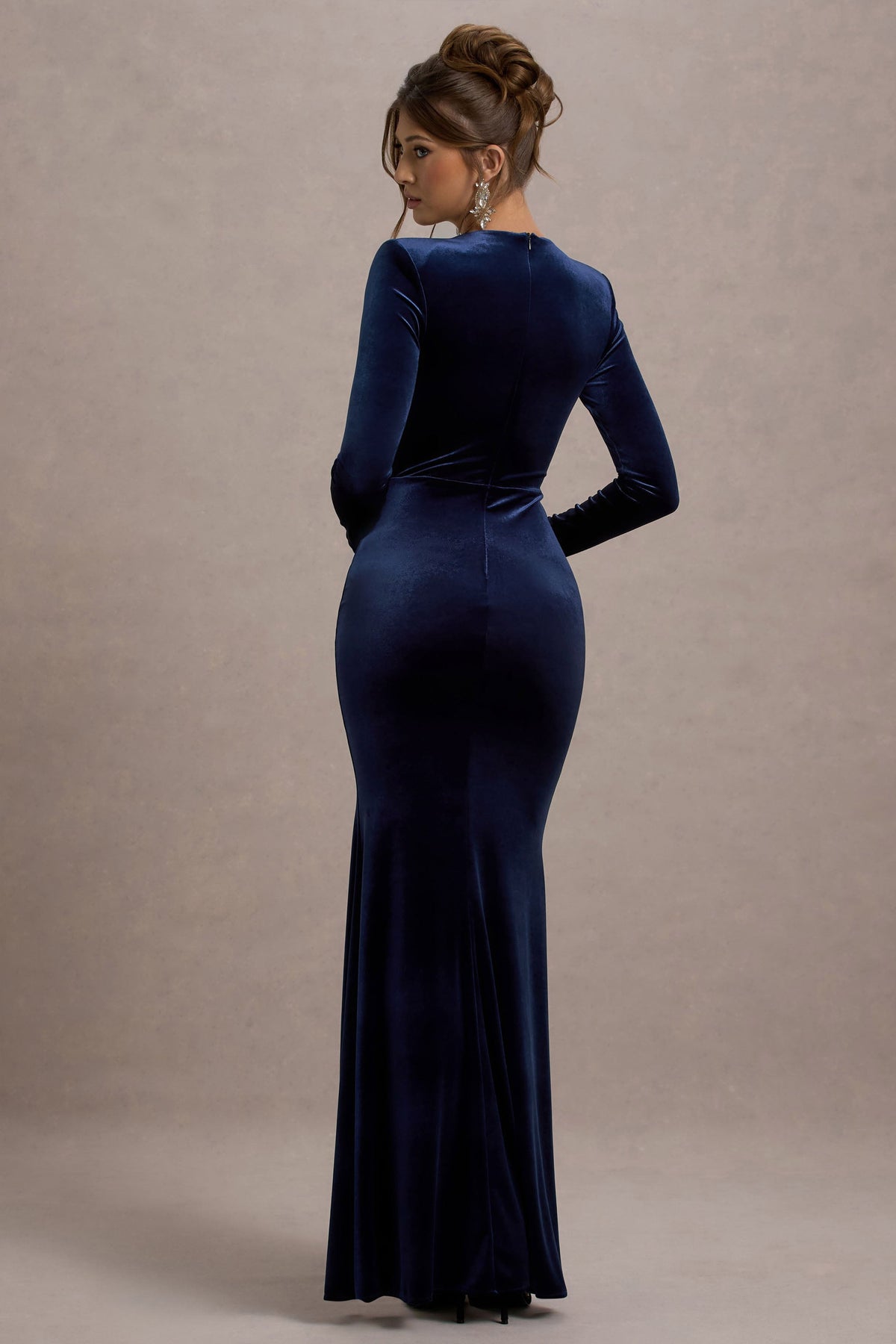 Rayla | Vestido largo de terciopelo en azul marino y abertura lateral