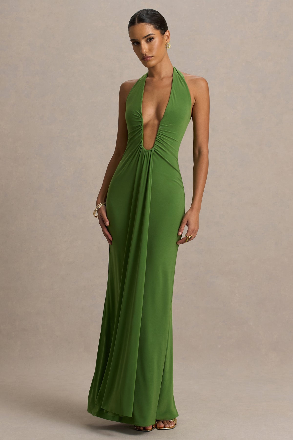 Hera | Vestido Largo Verde con Escote profundo y detalles plisado