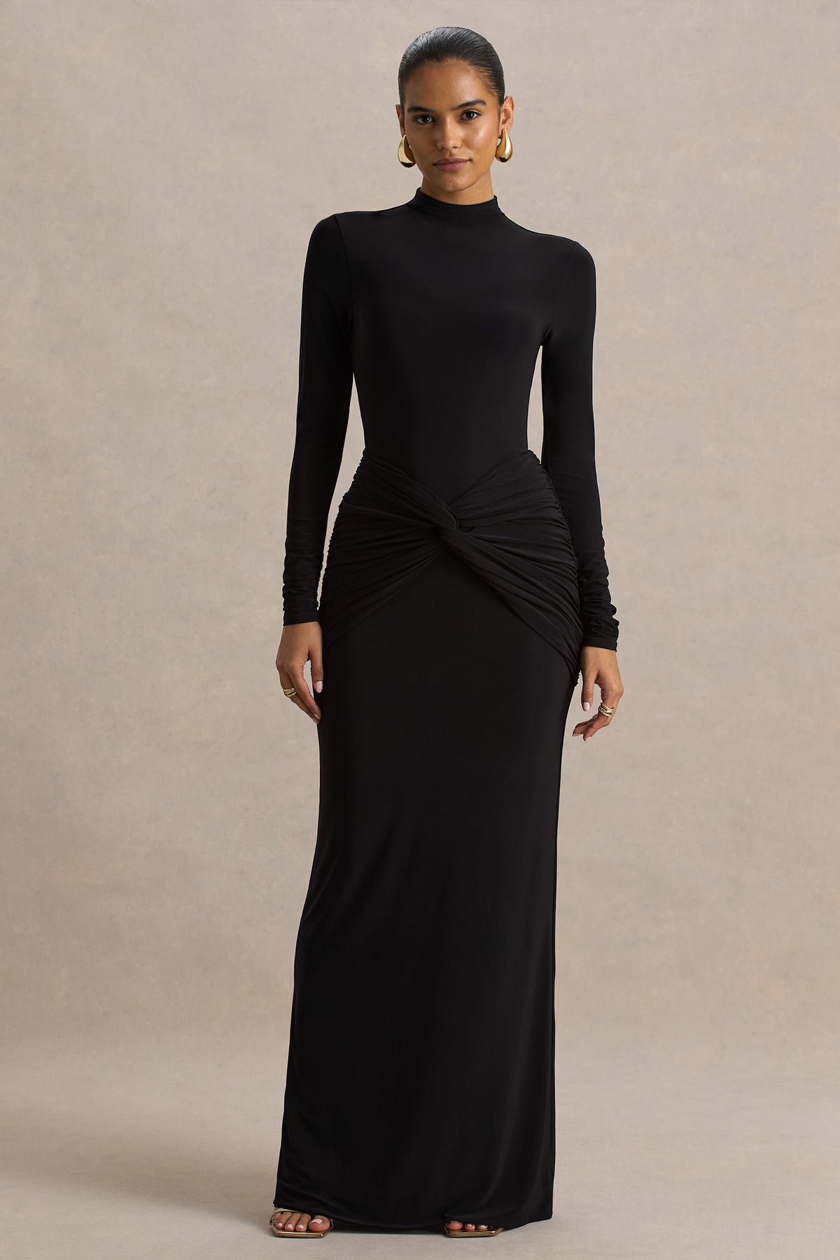 Alula | Vestido Largo Negro con Escote Alto y Detalle de Nudo