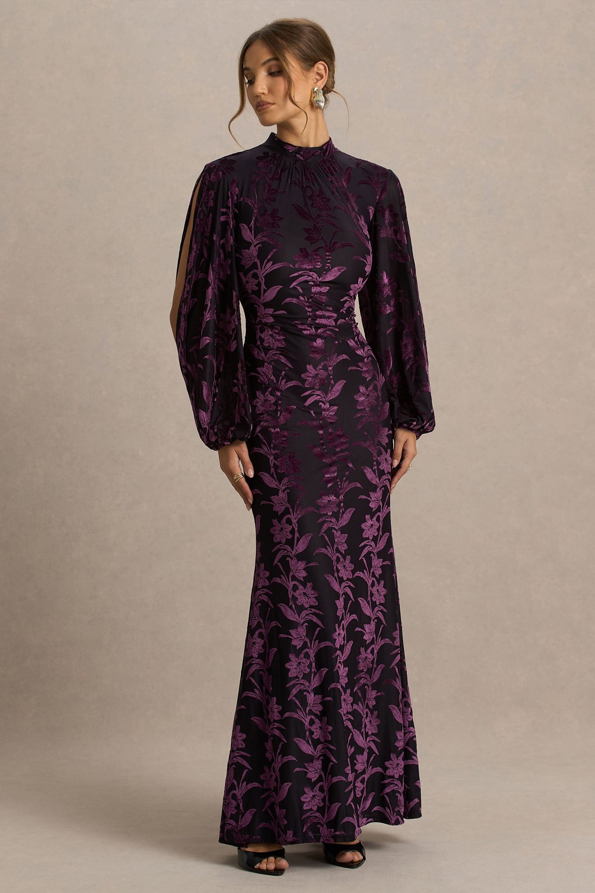 Janet | Vestido Largo devoré negro y morado de cuello alto con detalles calados