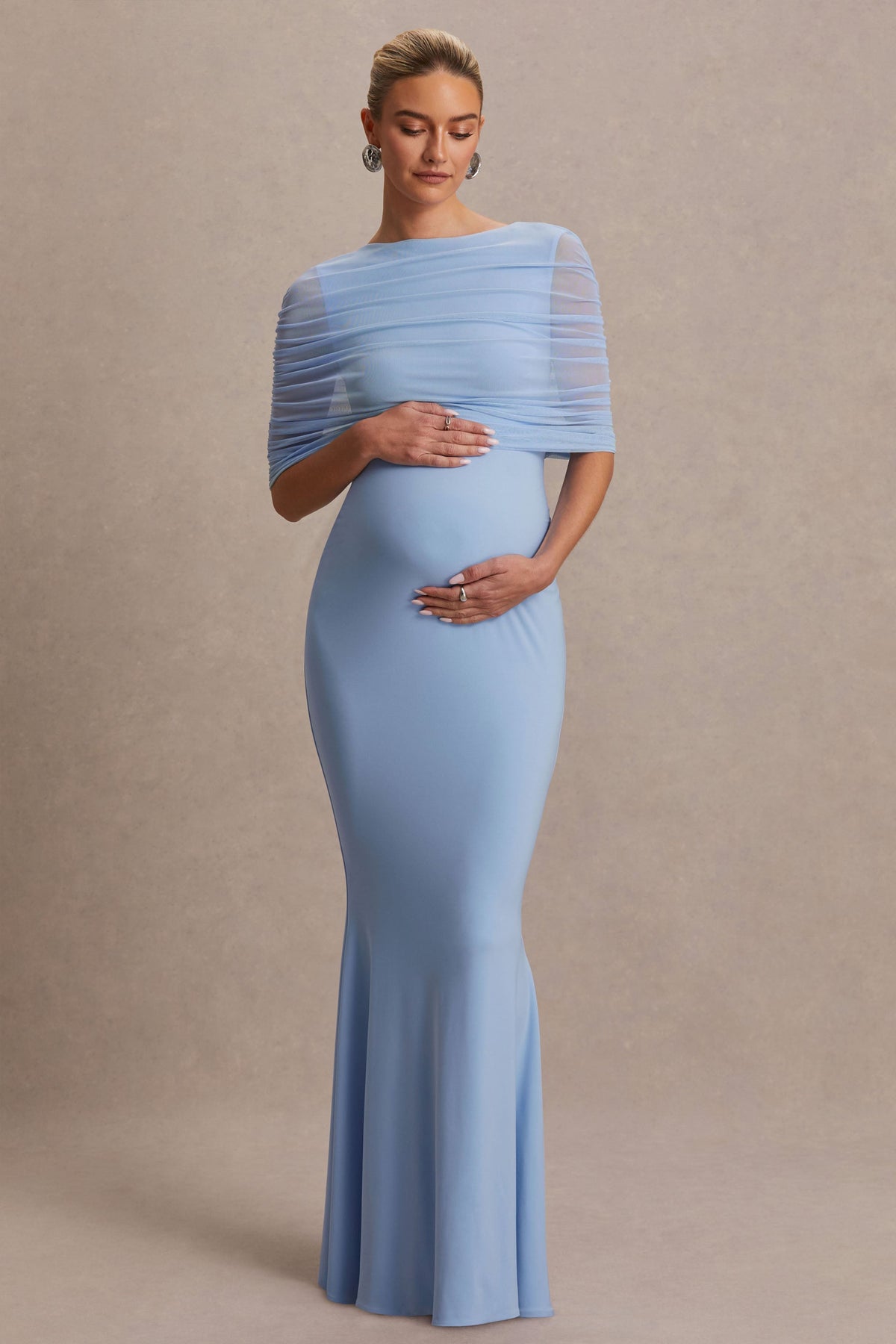 Zaria | Vestido Largo Azul Polvo con Escote Redondo y Capa Superpuesta