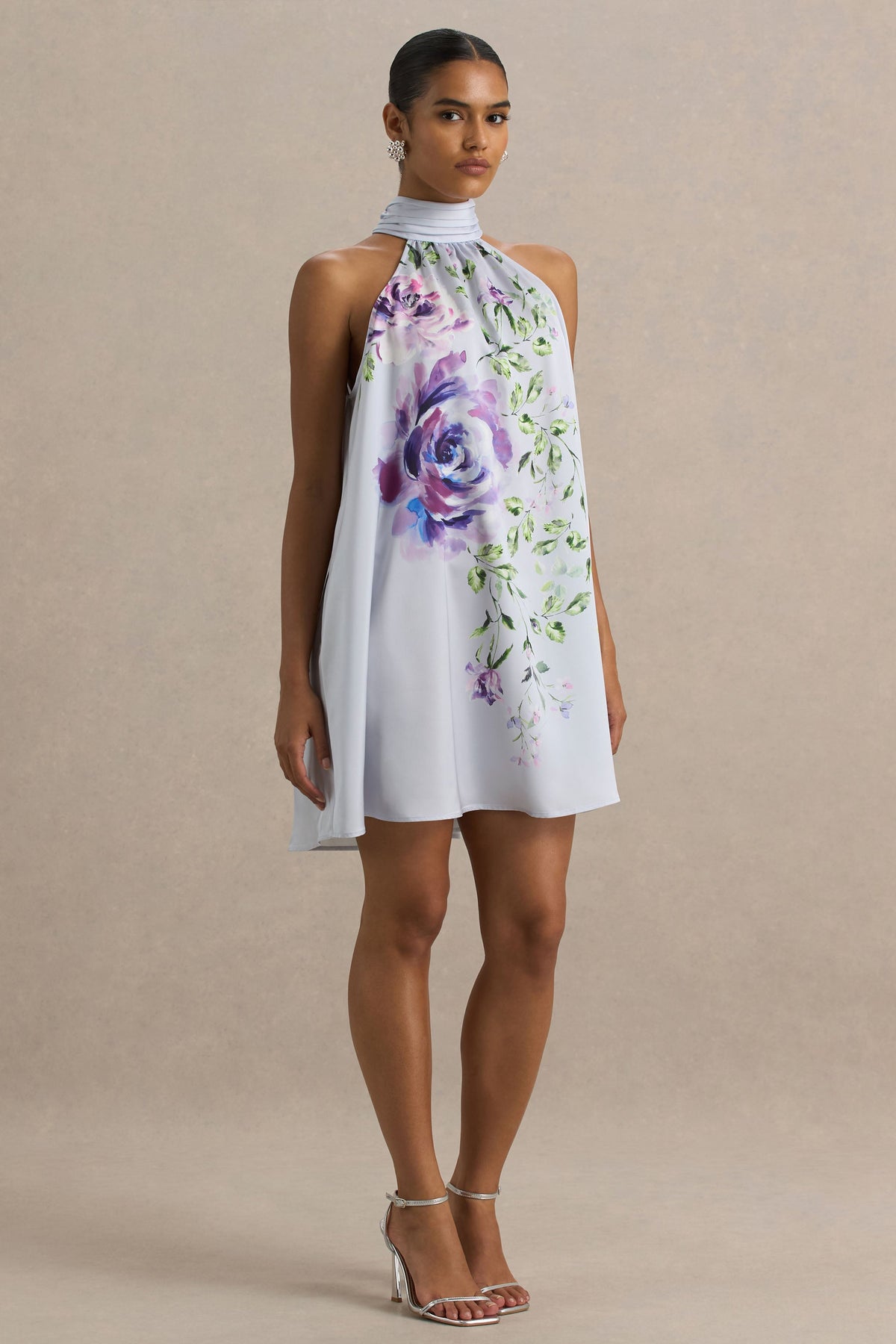 Evita | Vestido corto de Satén  con detalle de escote halter con lazo