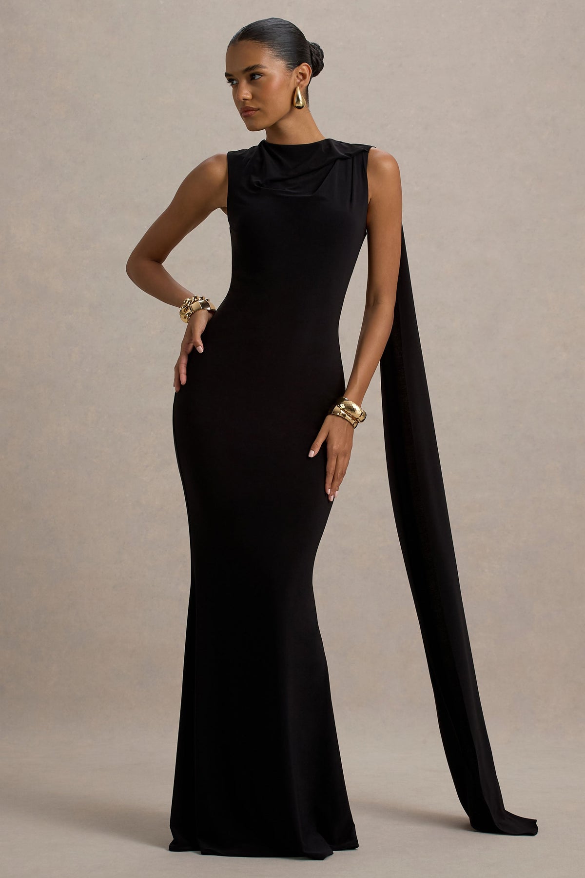 Mia | Vestido largo negro con escote barco y detalle de cinta