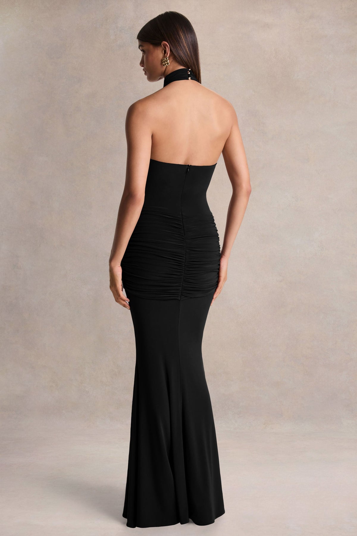 Hyla | Vestido Largo Negro con Escote Alto y Detalle de Fajín