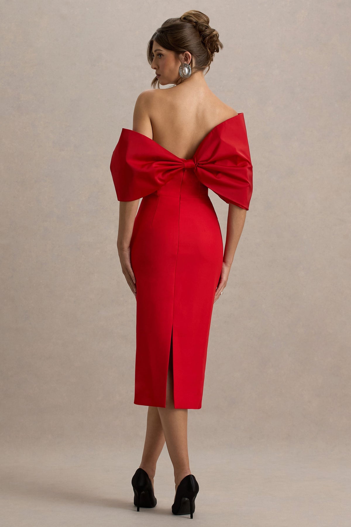 Lucille | Vestido midi rojo con escote bardot con detalle de lazo y mangas drapeadas