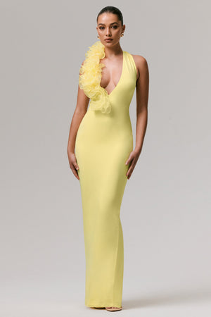 Harriet | Vestido largo amarillo con escote pronunciado y detalle floral lateral