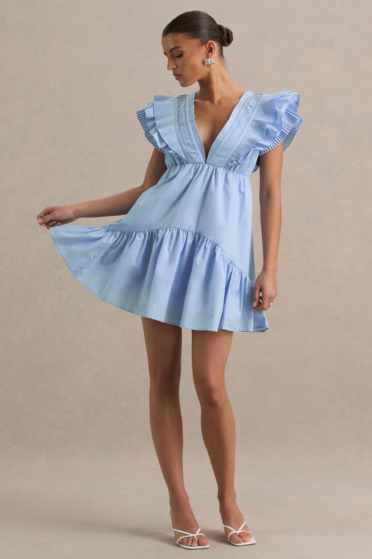 Judie | Vestido corto azul claro con detalle de volantes