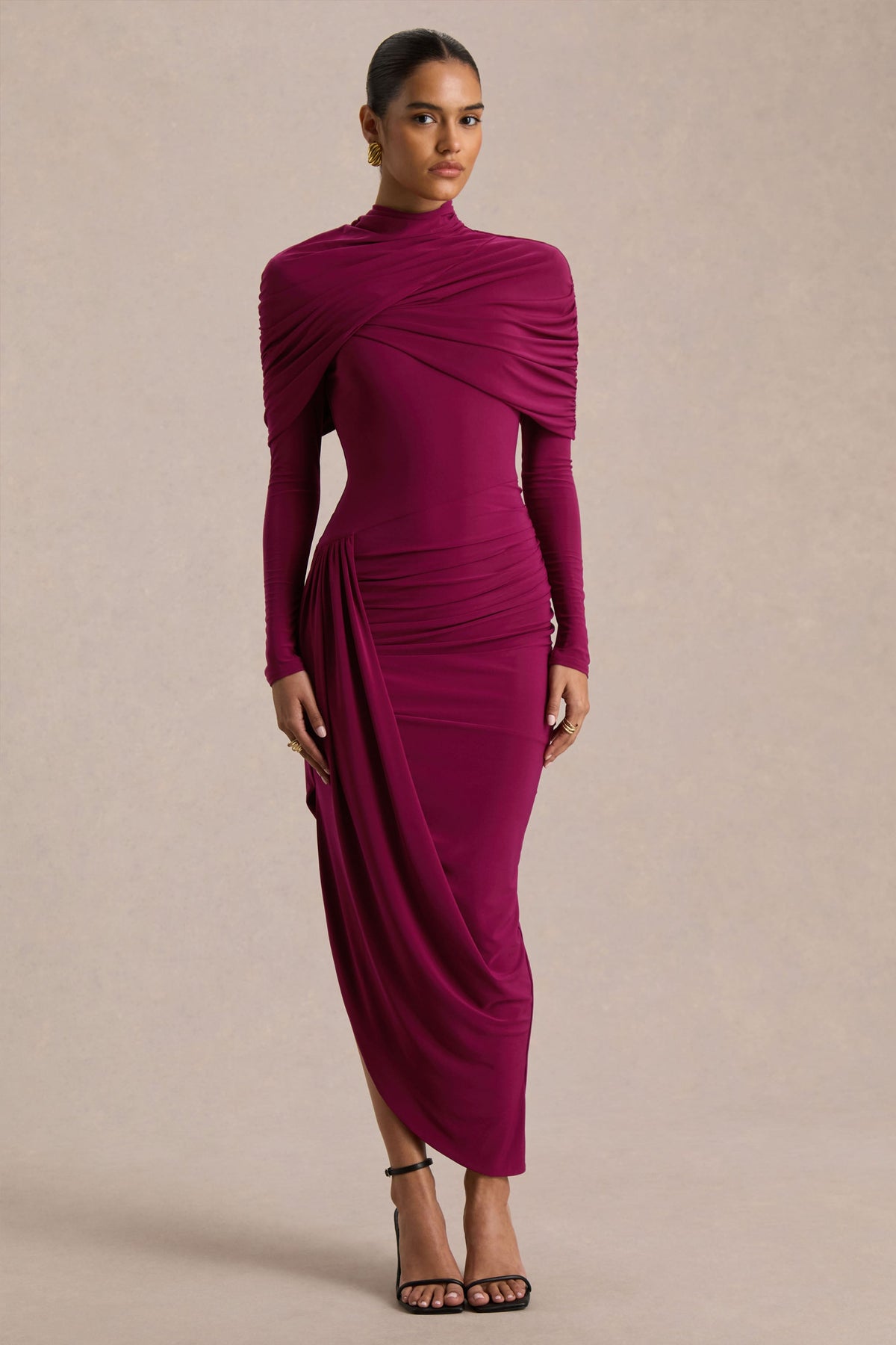 Aneira | Vestido largo burdeos de cuello alto con mangas capa