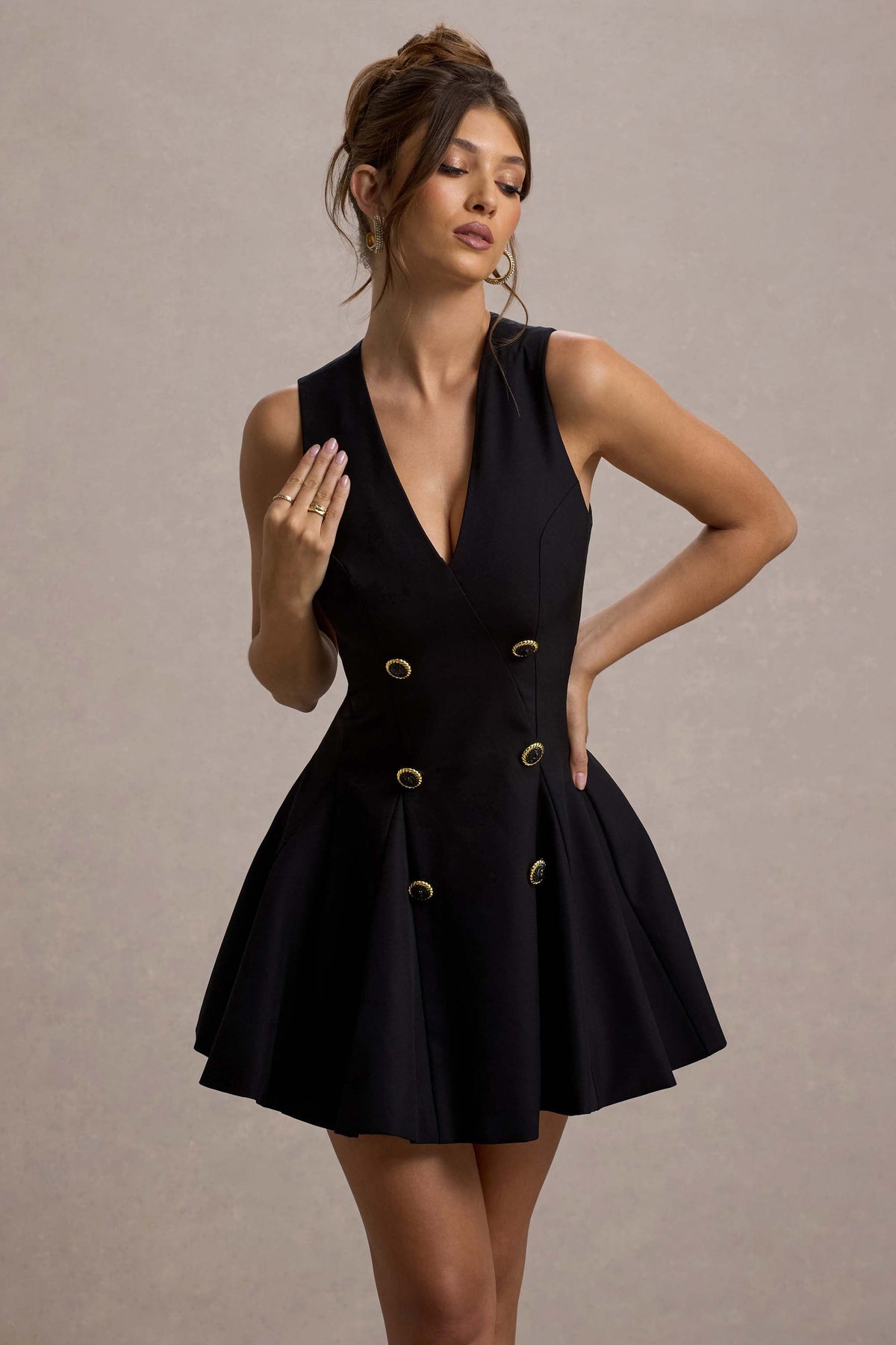 Collette |  Vestido corto Negro Entallado con Escote Pronunciado y botones