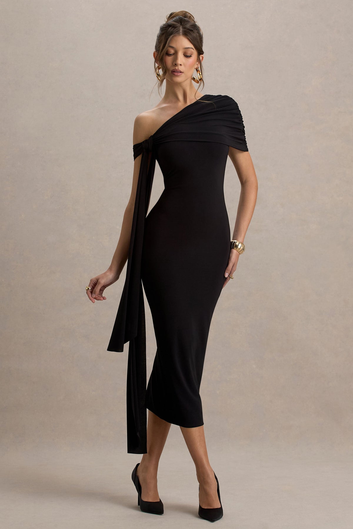 Praia | Vestido midi negro entallado con detalles fruncidos y drapeados