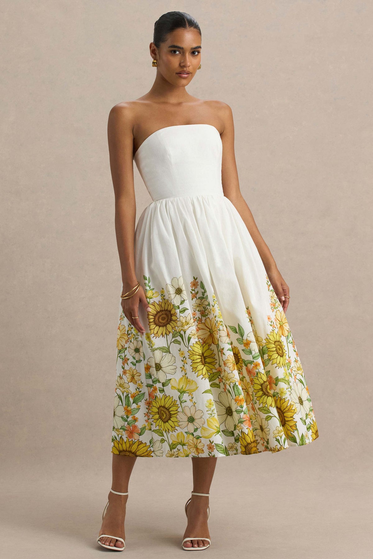 Ivory | Vestido midi asimétrico con escote bandeau y estampado de girasoles