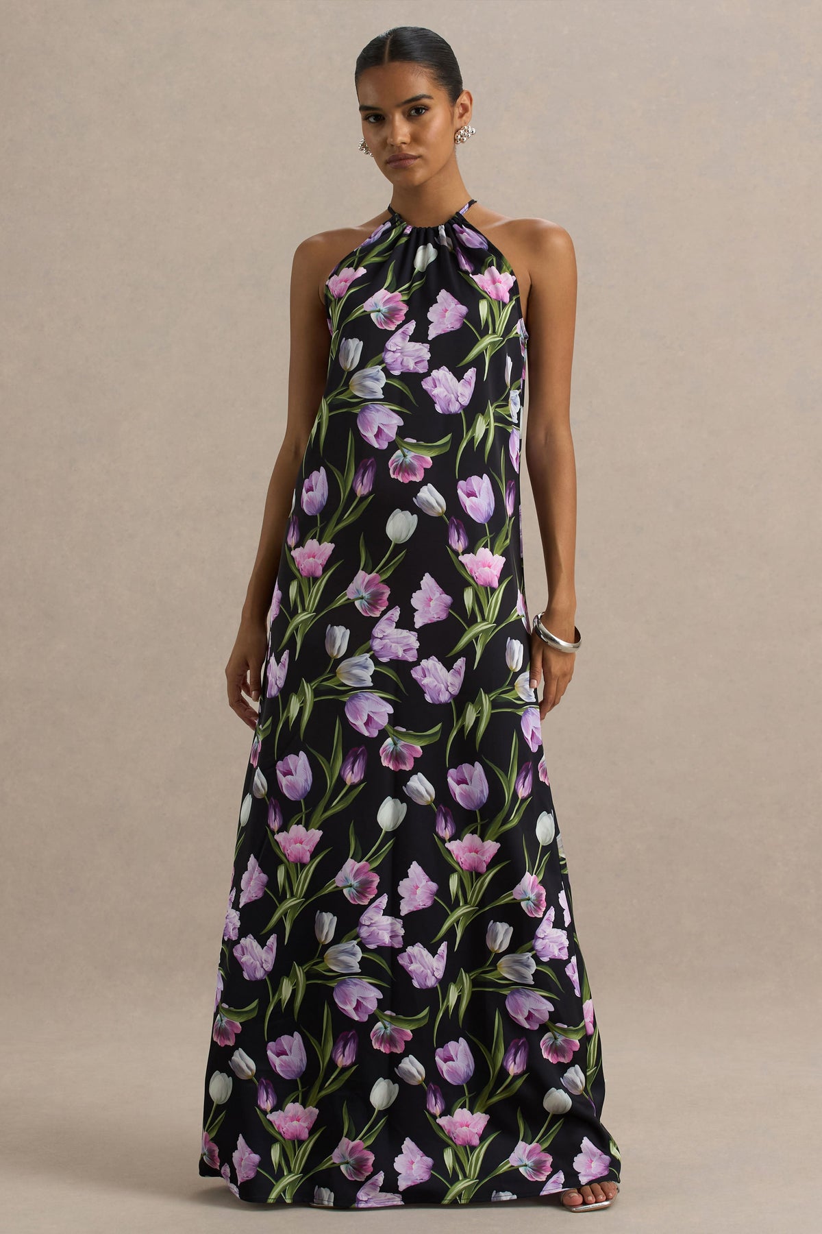 Svana | Vestido largo Asimétrico con Escote Halter en Satén Floral Negro