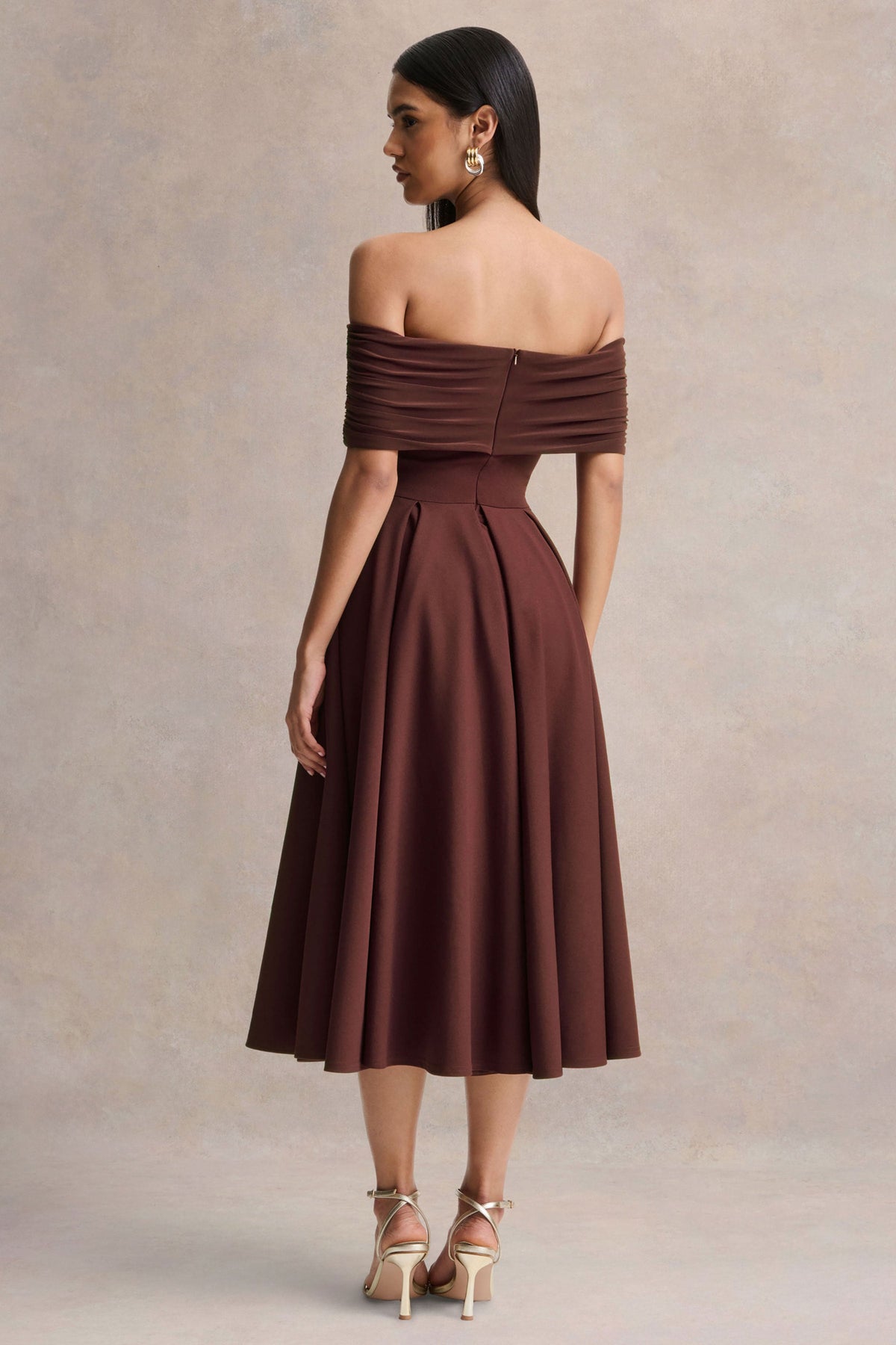 Dearest | Vestido Midi Marrón con Escote Bardot