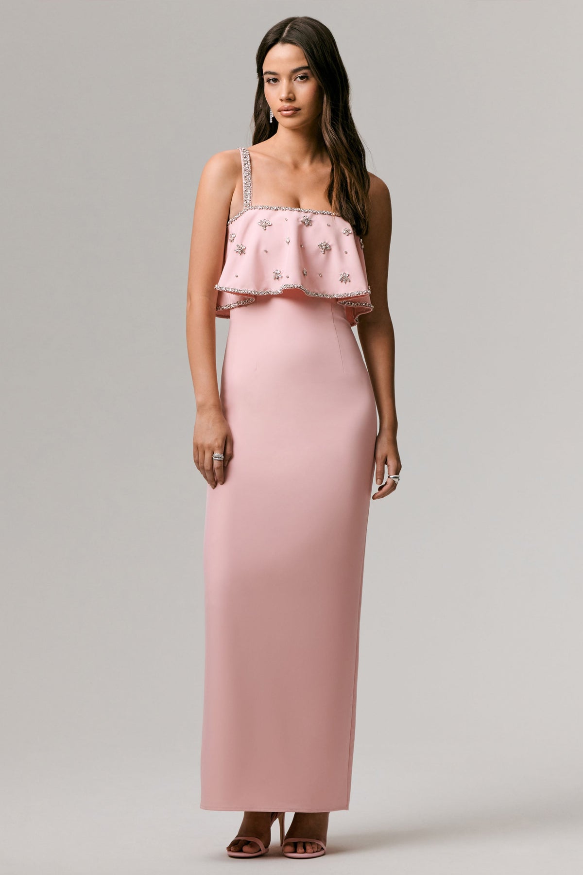 Scarlet | Vestido Largo rosa pálido con escote cuadrado y detalles ornamentales