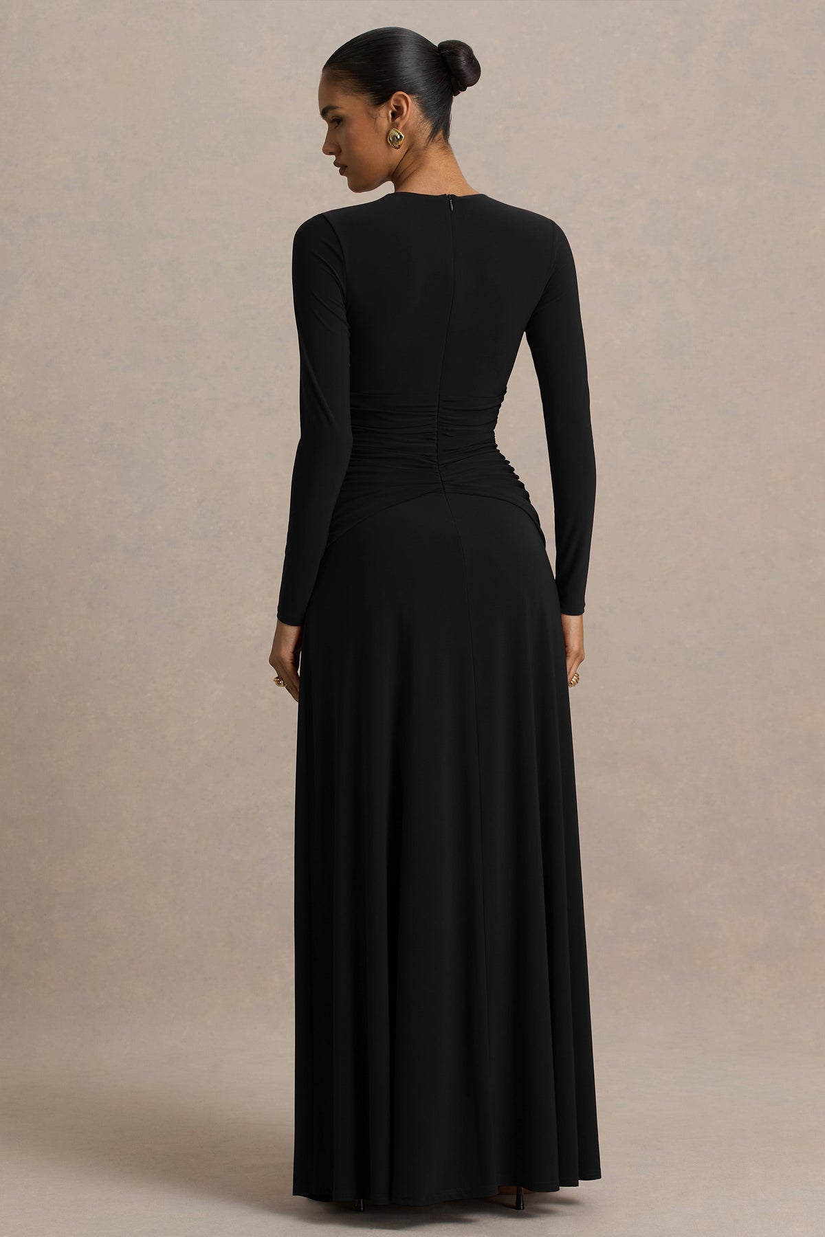 Estrella | Vestido Largo negro con cuello alto y detalle fruncido