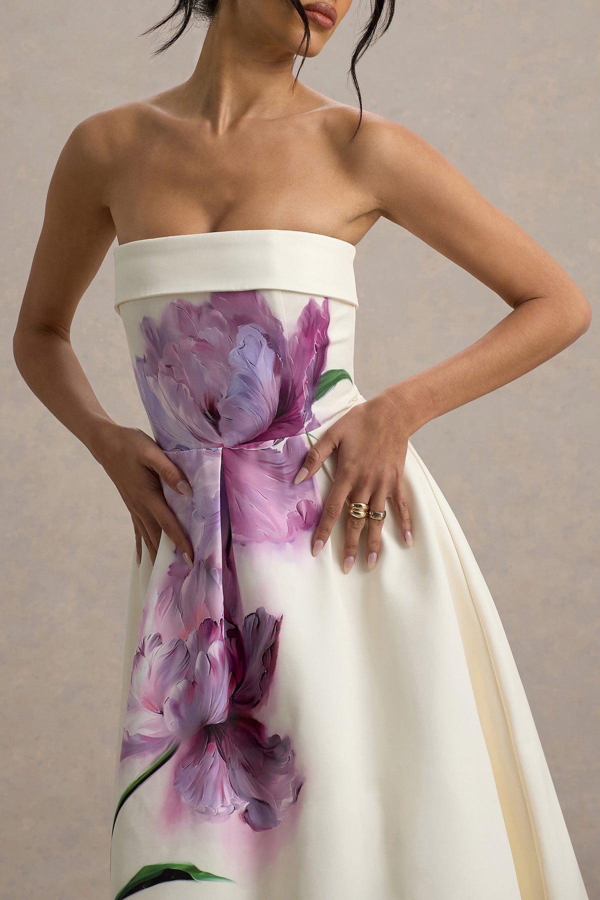 Annalise | Vestido midi con escote bandeau  con estampado floral y falda plisada