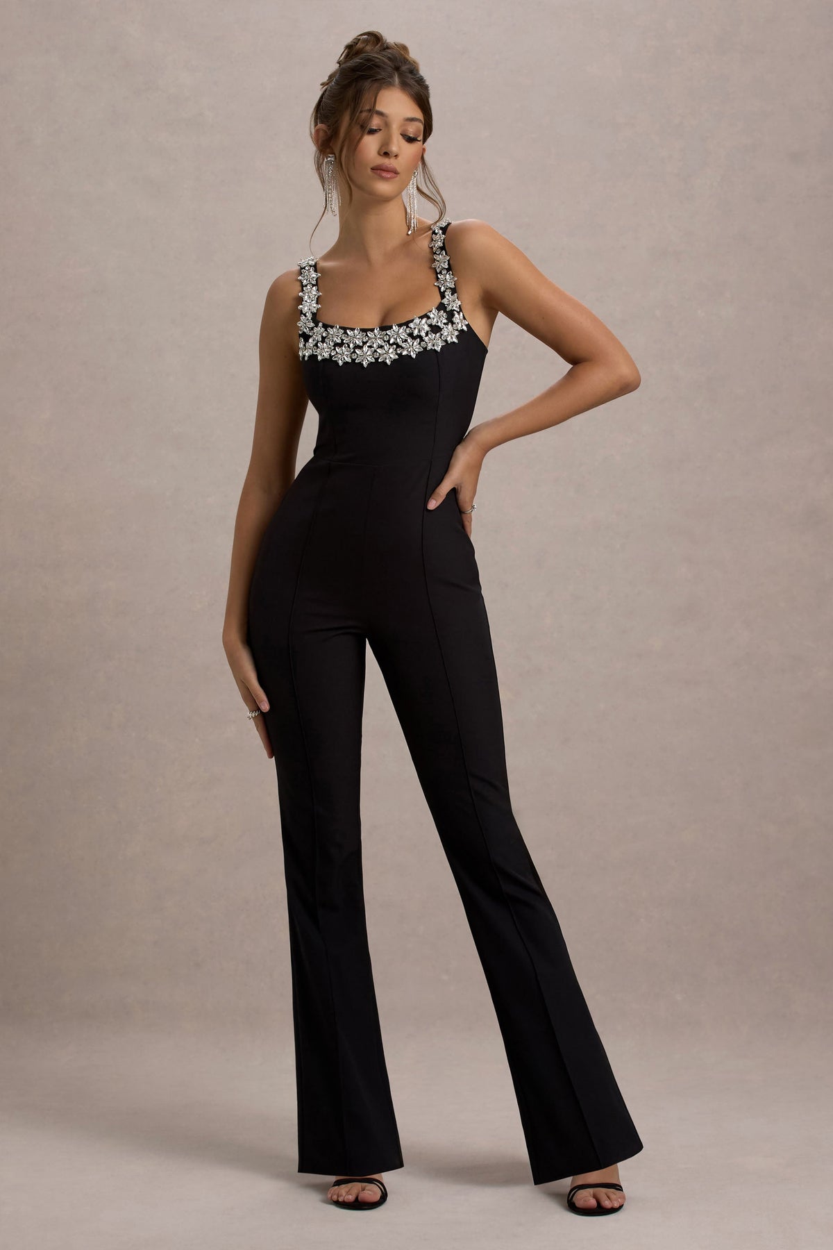 Amadi | Mono negro con detalles brillantes, tirantes con  pierna acampanada.