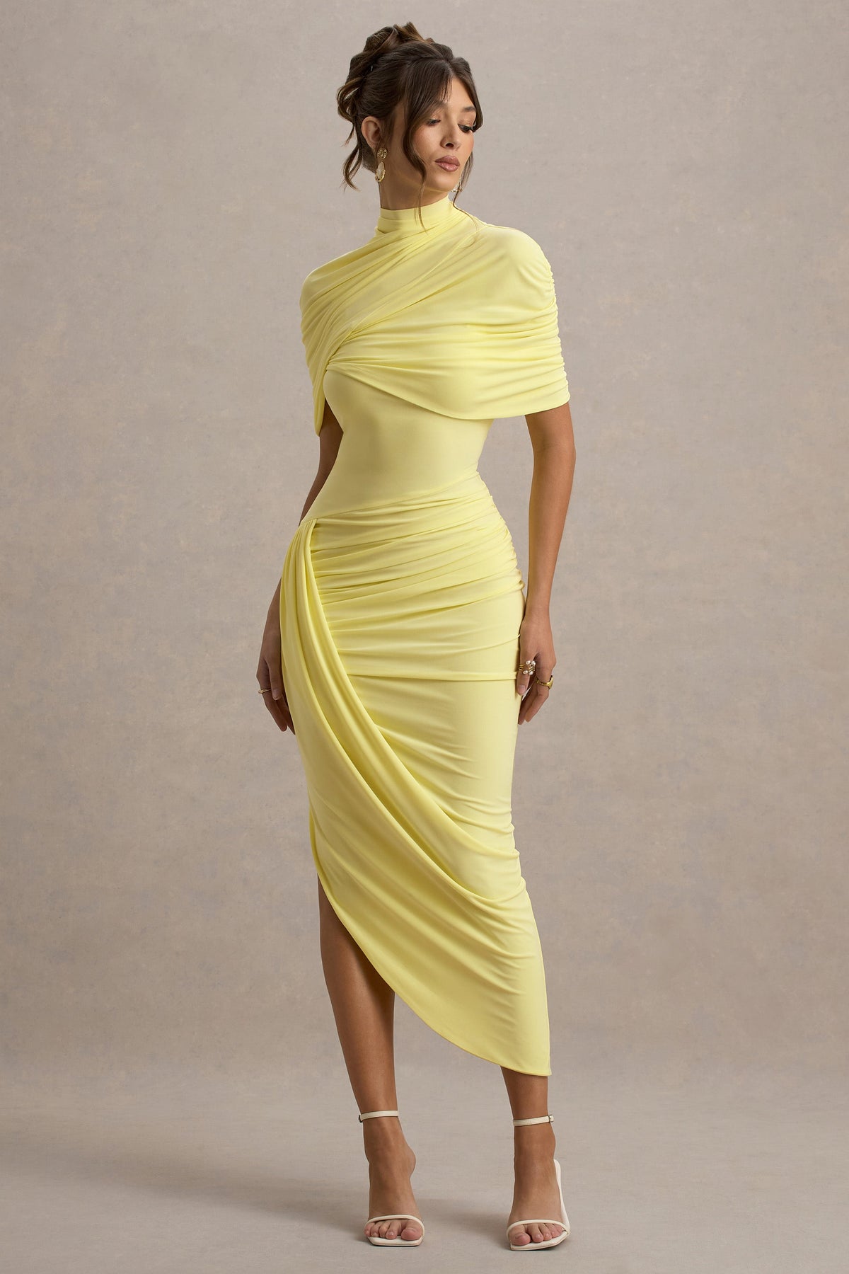 Enchant | Vestido Midi Amarillo Limon con detalle de capa y drapeado