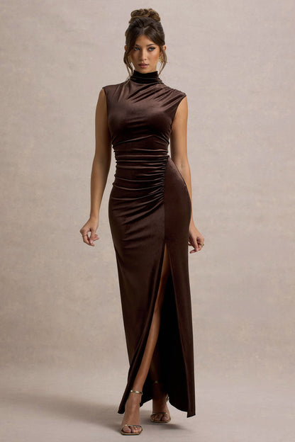Abilene | Vestido largo de Terciopelo Chocolate de Cuello Alto con Abertura