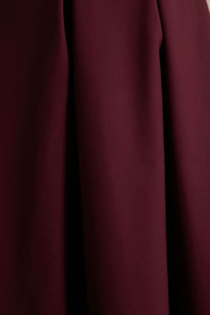 Thalia | Vestido midi burdeos con cuello alto y capa de malla transparente