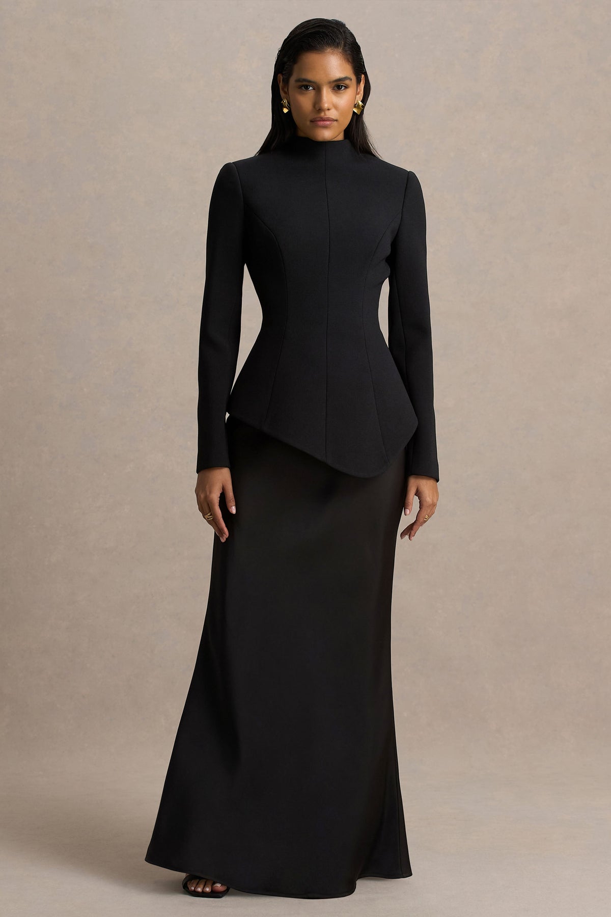 Pepita | Vestido Largo Crema de Escote Alto con Cintura Asimétrica y Falda de Satén