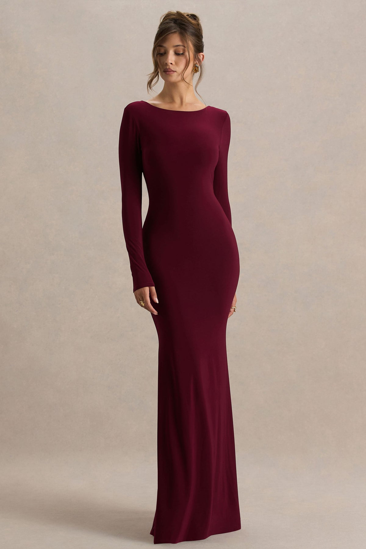Estelle | Vestido Largo Burdeos Con Escote Barco, Espalda Abierta y Detalle de Encaje
