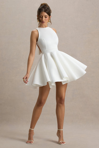 Waverly | Vestido corto en blanco con espalda abierta y falda skater