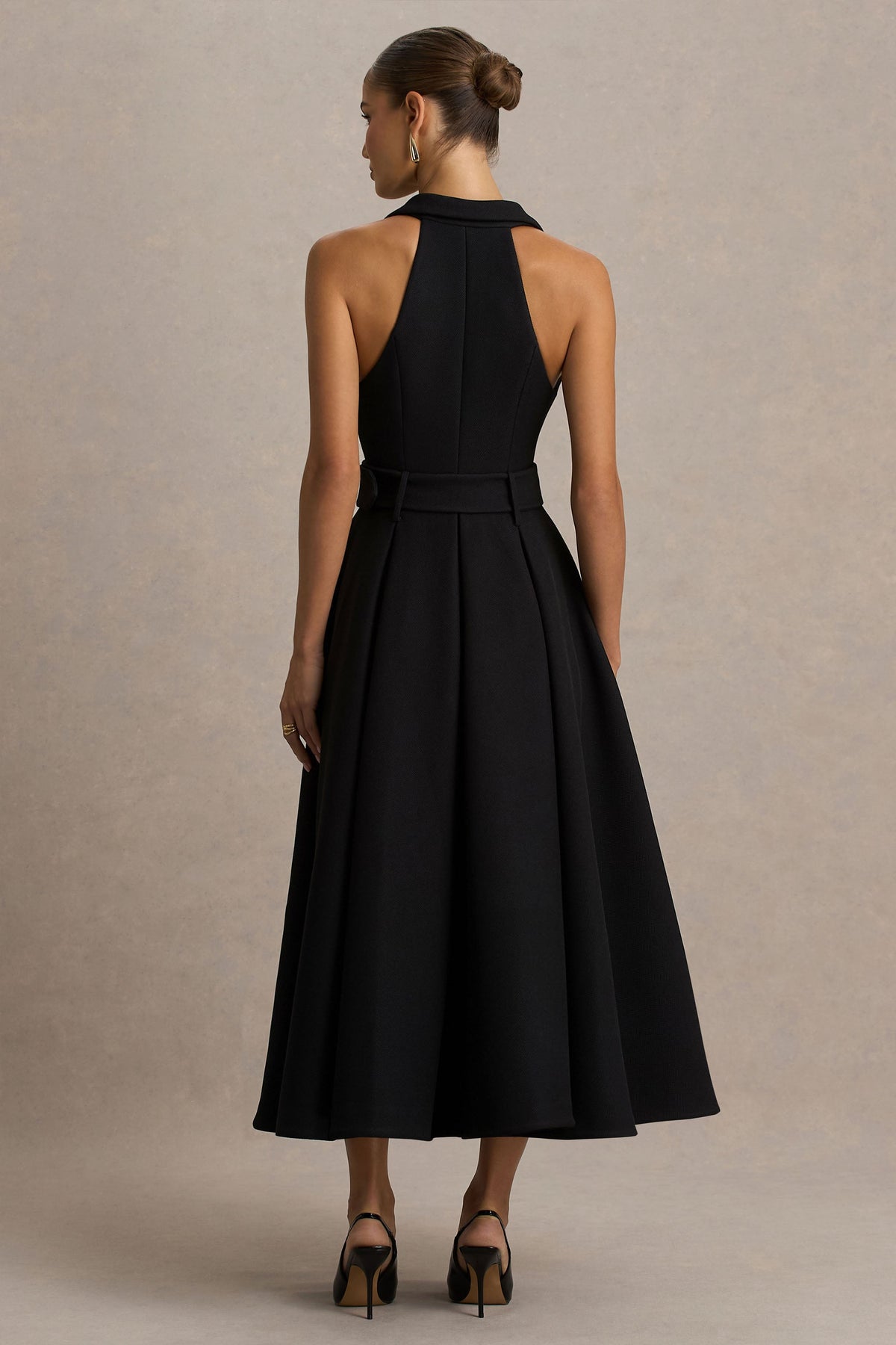 Alessa | Vestido Midi Negro Entallado con Escote Profundo