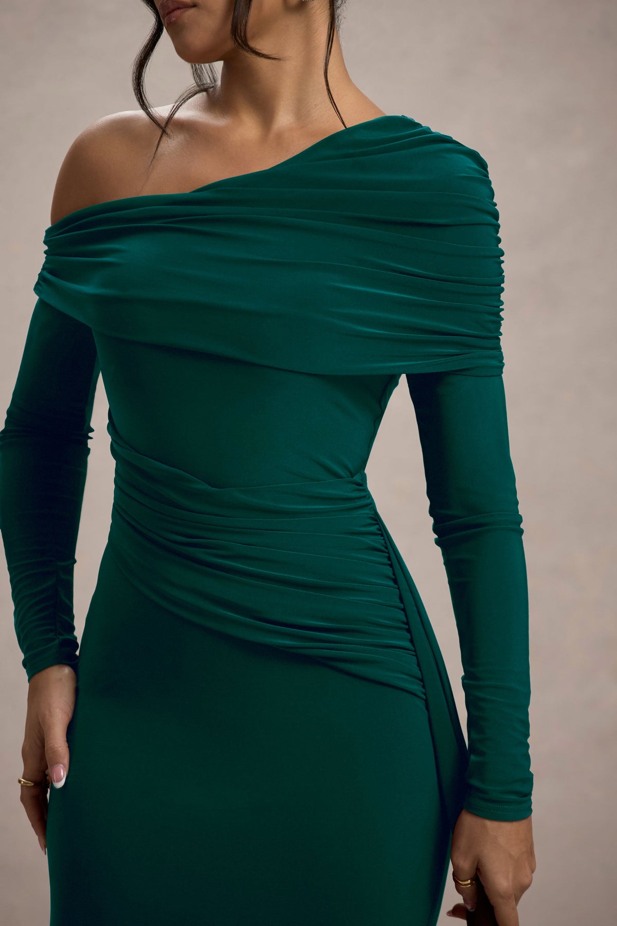 Valina | Vestido largo verde botella con drapeado lateral y mangas largas