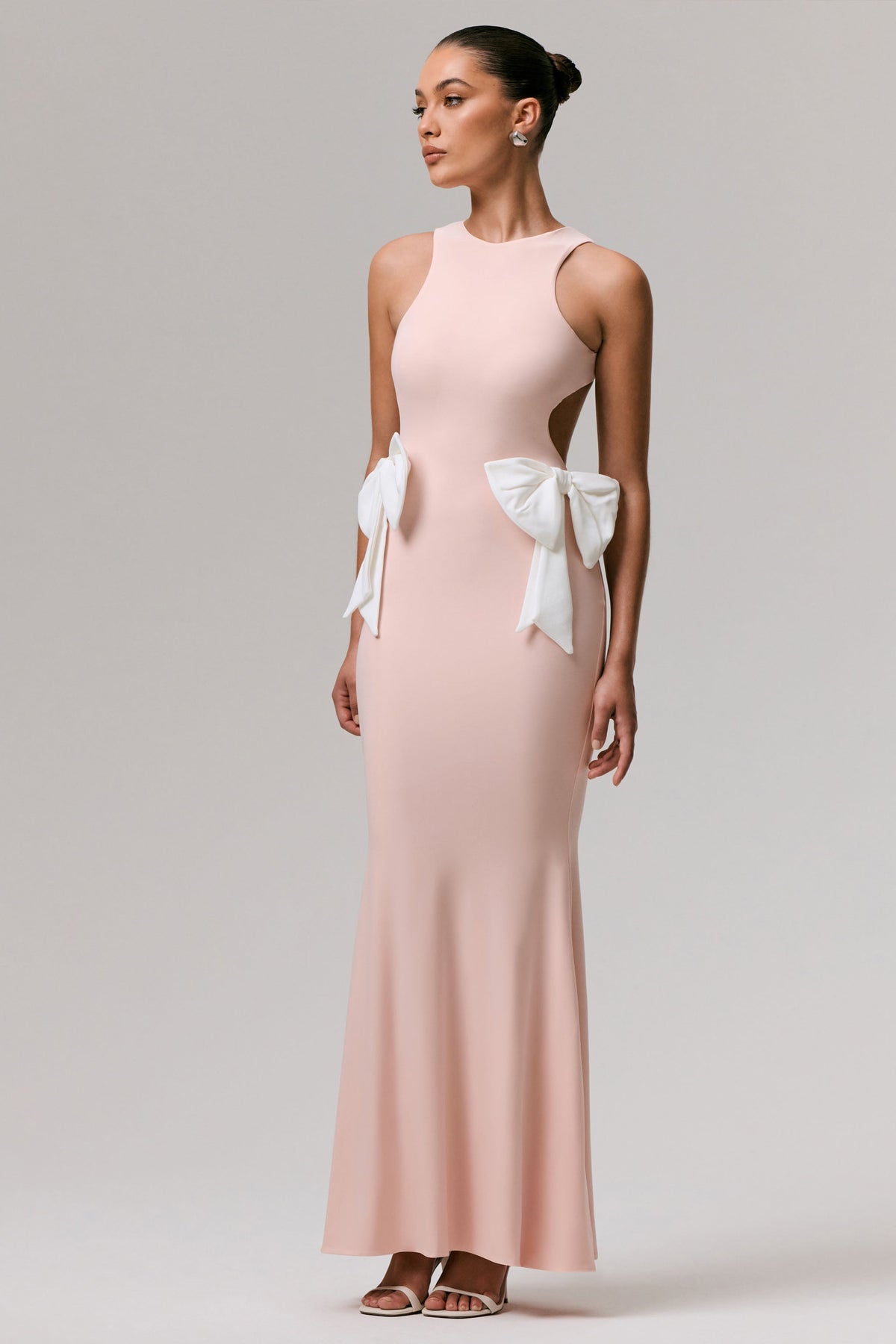 By Your Side | Vestido largo Rosa con Lazos y Aberturas