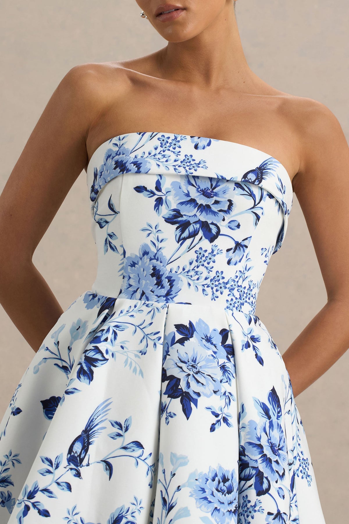Fiorenza | Vestido corto con falda plisada y estampado floral azulado